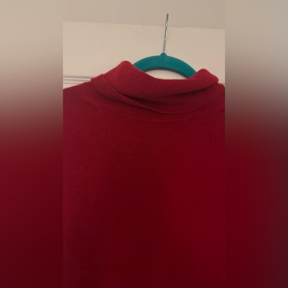 Uniqlo Women's Red Turtleneck Sweater - Picture 6 of 10